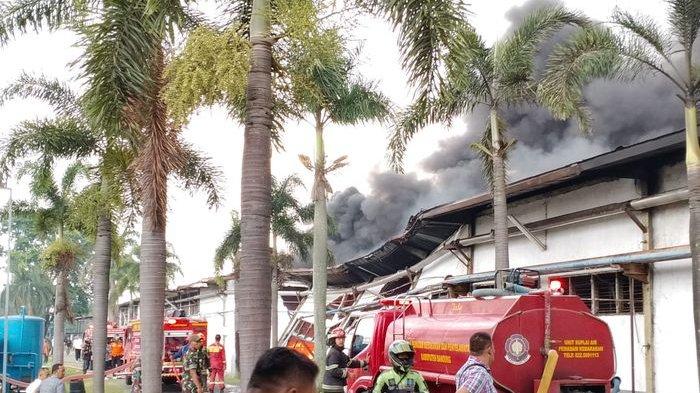 Pabrik PT Indo Hasashi Tekstil Terbakar,Petugas Pemadam Kebakaran Segera Turun Tangan