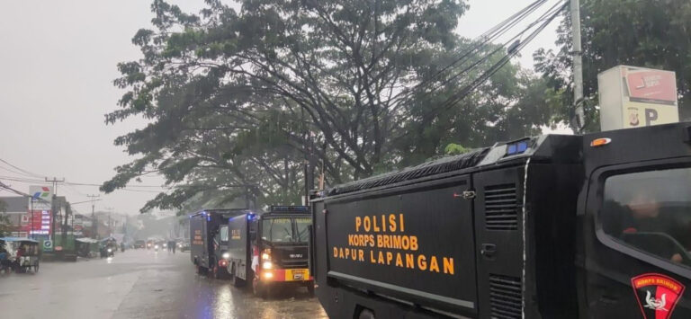 Tim SAR Sat Brimob Polda Jabar, Evakuasi Bencana Alam Banjir Di Dayeuh Kolot