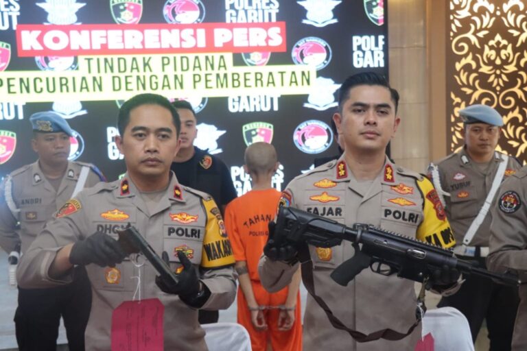 Polres Garut Berhasil Tangkap Pelaku Curas Berbekal Senjata Api dan Sajam, Satu Pelaku Tewas Ditembak