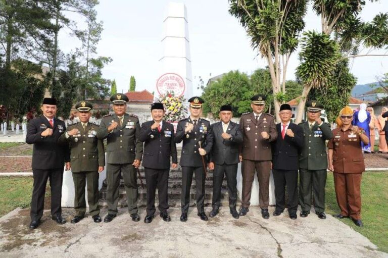 Pemdakab Garut Gelar Upacara Peringatan Hari Pahlawan 2024