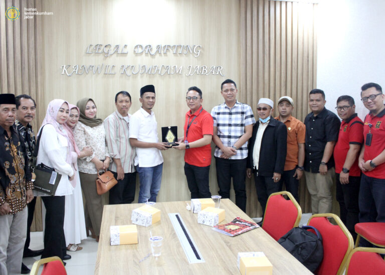 Kanwil Kemenkumham Jabar Terima Konsultasi Pembentukan Raperda Bersama 2 Pansus DPRD Kabupaten Karawang