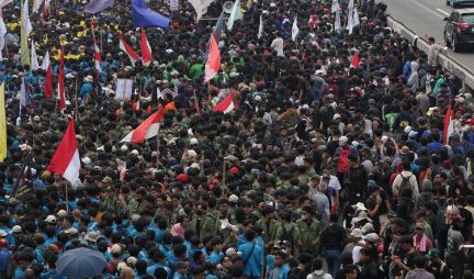 DPR Siapkan Revisi Menyeluruh UU Pilkada Pasca-Putusan MK soal Netralitas TNI-Polri