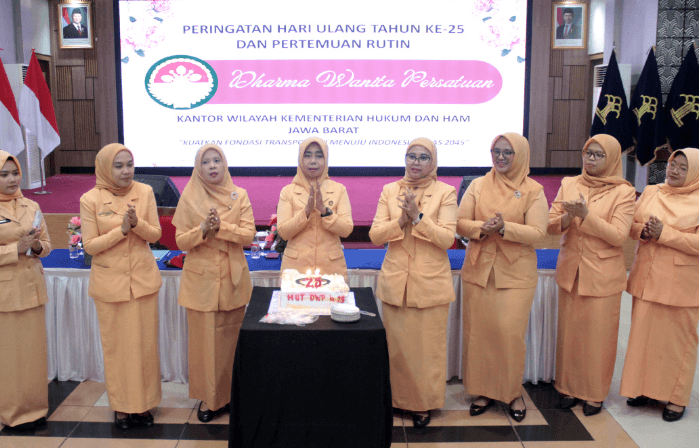 Dharma Wanita Persatuan Kanwil Kemenkumham Jabar Peringati Hari Jadi Ke-25 Dalam Pertemuan Rutin di Akhir Tahun