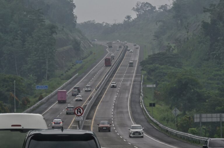 Wamenhub Cek Kelancaran Arus Lalu Lintas Tol Wilayah Joglosemar
