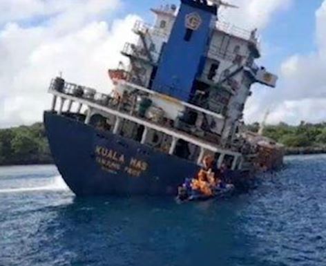 Tenggelamnya Kapal Angkut Peti Kemas di Kupang, Kerugian mencapai Rp70 Miliar