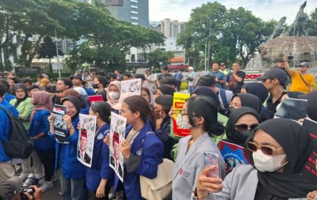 Mahasiswa Demo Tolak PPN 12% di Patung Kuda, 611 Polisi Bersiaga