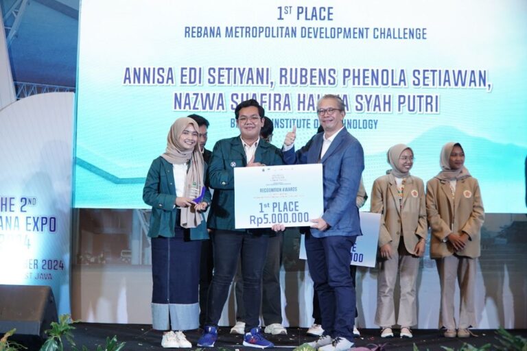3 Mahasiswa ITB Juara 1 Rebana Metropolitan Development Challenge 2024