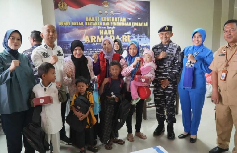 TNI AL Perkuat Kebersamaan Dengan Masyarakat Melalui Bakti Sosial Dan Bakti Kesehatan Di Kota Palembang