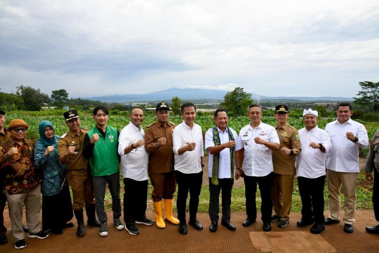 Bey Machmudin Bersama Mendagri Kunjungi TPS3R di Desa Wantilan Subang Bakal jadi percontohan desa pengelolaan sampah inovatif