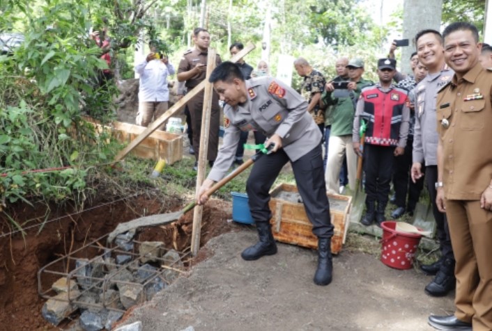 Kapolda Jabar Lakukan Peletakan Batu Pertama Pembangunan Mapolsek Arjasari