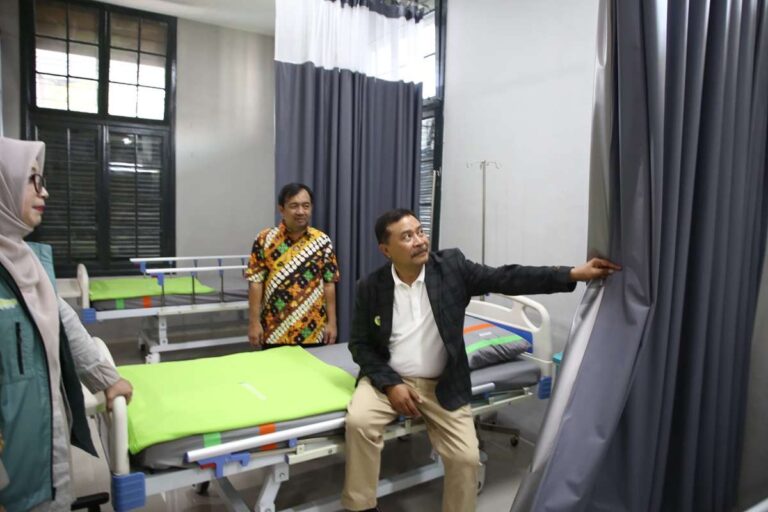 Pj Bupati Resmikan Ruang Kemoterapi dan Taman Perubahan di RSUD dr. Slamet Garut