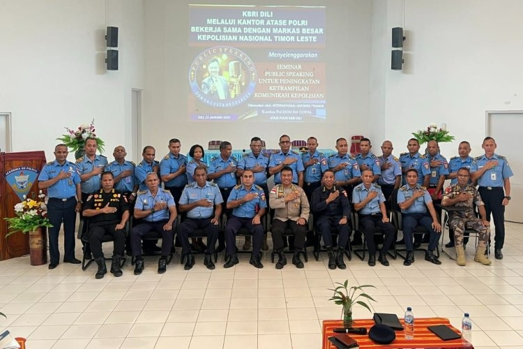 Atase Polri KBRI Dili Bekali Polisi Timor Leste Keterampilan Public Speaking