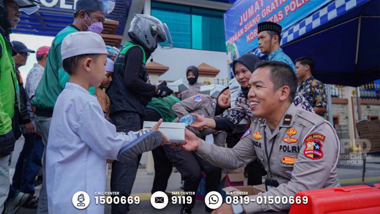 Masyarakat Apresiasi Pelaksanaan Program Jumat Berkah yang Digelar Korlantas Polri