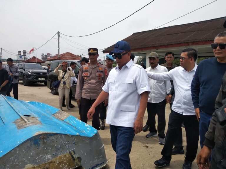 Puluhan Nelayan Tarumajaya Protes Pagar Laut di PPI Paljaya, Menteri ATR/BPN Janji Tindak Lanjuti