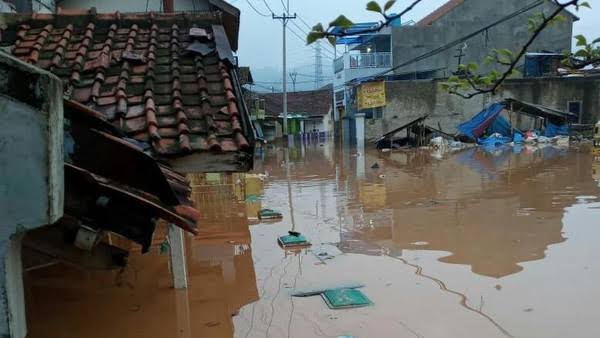 Sungai Cimande Meluap, Ratusan Rumah di Sumedang Terendam Banjir
