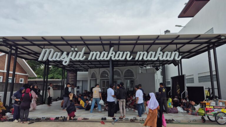 Masjid Baitul Huda Sukses Tarik Jemaah dengan Program Makan Siang Gratis dan Kegiatan Religius