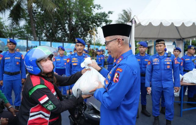Polri Peduli: Korpolairud Baharkam Salurkan Bantuan Sembako untuk Anggota dan Masyarakat