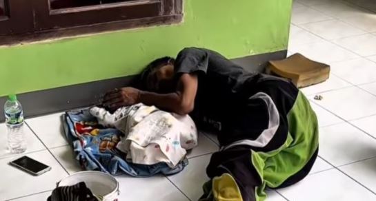 Kebaikan Tak Terduga di Balik Seragam: Kisah Polisi yang Bantu Keluarga Kurang Mampu