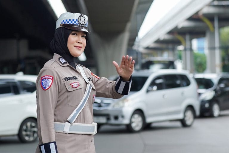 Mudik Lebaran 2025: Polri Terapkan Contra Flow dan Imbauan Humanis oleh Polwan