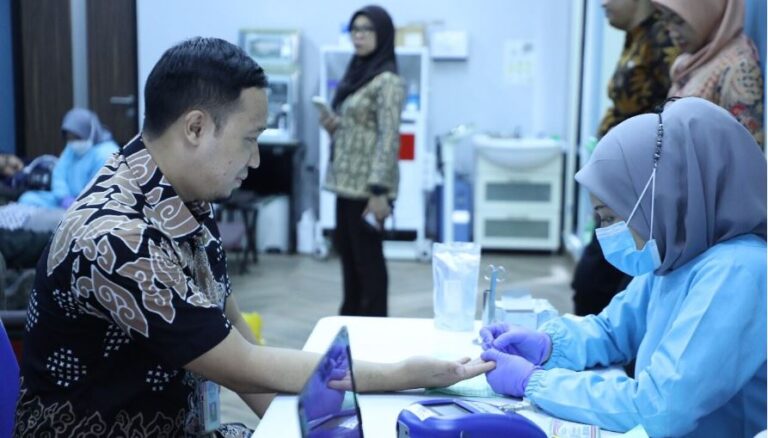 BNN dan PMI Jakarta Timur Gelar Donor Darah Rutin: Wujud Solidaritas Kemanusiaan