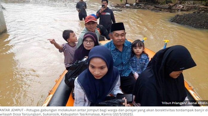 Banjir Rendam Tanjungsari, Siswa di Tasikmalaya Naik Perahu untuk Ikuti Ujian